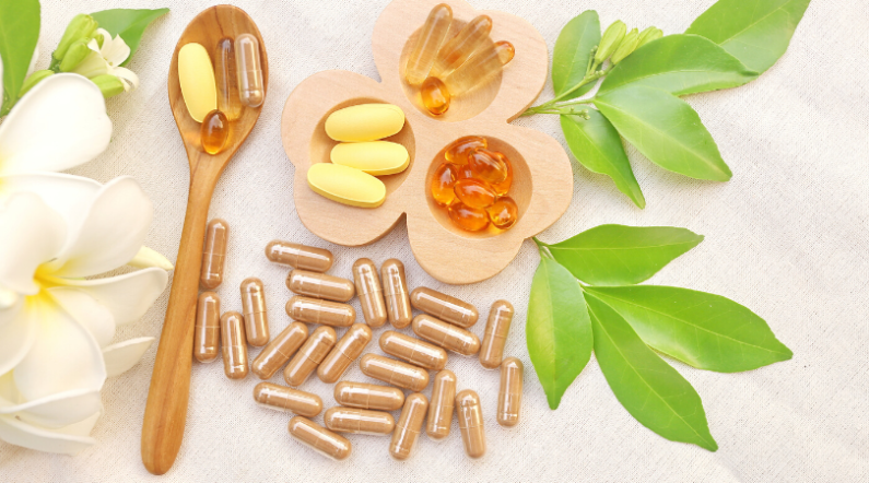 Variety of pills to illustrate the best detoxifying supplements.